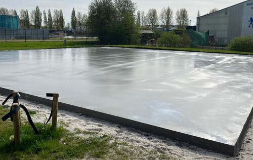 Gevlinderde betonvloer buiten HB Betonwerken Betonvloer en Lexmond